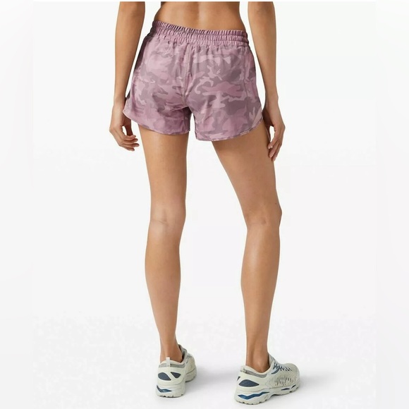 LULULEMON HOTTY HOT SHORT 4" *LINED INCOGNITO CAMO PINK TAUPE SIZE 4 TALL NWT - Picture 3 of 15